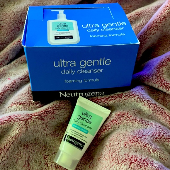 Neutrogena: TravelSize Ultra GentleDaily Cleansers - Picture 1 of 5